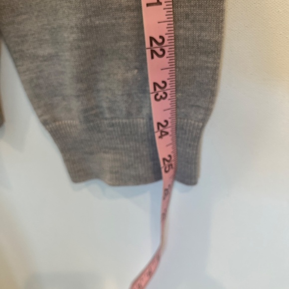 Banana Republic Men’s Extra Fine Merino Wool V-Neck Gray Sweater Large - Picture 11 of 11